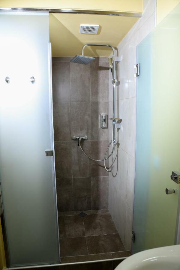 Crazy Hostel Erywań Zewnętrze zdjęcie